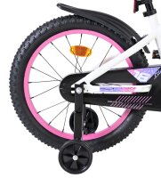 Hinterrad eines Fahrrads mit pinkem Reifen und Stützrad