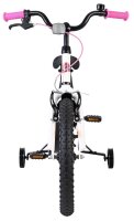 Kinderfahrrad mit pinken Griffen und Stützrädern, schwarze Reifen