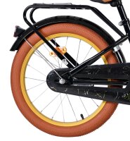 Schwarzes Fahrrad mit braunem Reifen und goldfarbener Felge