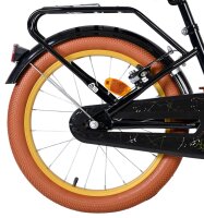 Schwarzes Fahrrad mit braunem Reifen und reflektierendem...