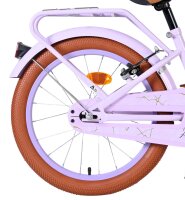 Lila Fahrrad mit braunem Reifen und...