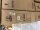 Braune Kartonverpackung mit Produktinformationen und Barcode sichtbar