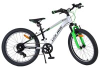Jugendfahrrad mit silberner und grüner Farbgestaltung, 20-Zoll-Rädern und Gangschaltung