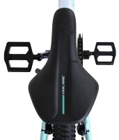 Schwarzer Fahrradsattel mit ergonomischem Design und seitlichen Pedalen