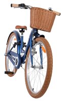 Fahrrad mit Korb, blauer Rahmen und braunen Reifen, stilvolles Design