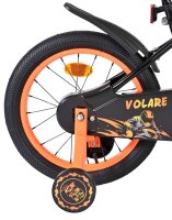 Fahrrad mit orangefarbenem Reifen und...