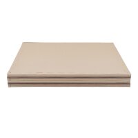 Stapels von beige Pappe mit genähten Kanten