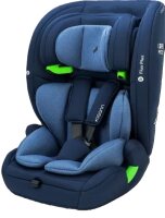 Osann Flux Plus i-Size Kindersitz in Navy Melange, Ansicht von schräg vorne links mit geschlossenem 5-Punkt-Gurt – sicherer Halt für Kinder ab 76 cm