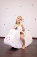 Bunte Aufbewahrungsbox mit Regenbogen- und Wolkenmotiven in Weiß
